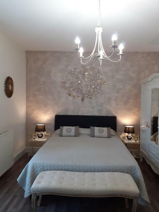 סרלט Chambre D'Hotes Domaine Des Oliviers מראה חיצוני תמונה